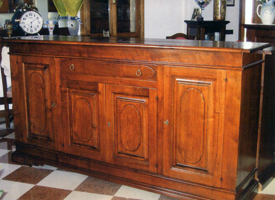 Credenza con bugne